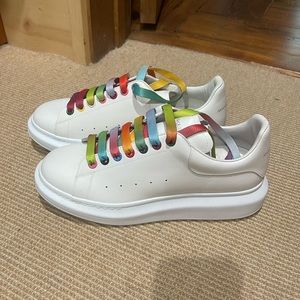 NWOT Alexander McQueen men’s sneakers with rainbow laces size 42